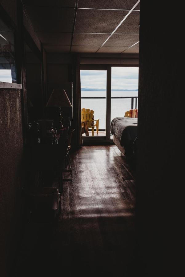 The Oceanfront Hotel Sointula Екстер'єр фото
