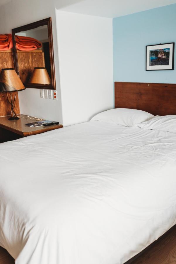 The Oceanfront Hotel Sointula Екстер'єр фото