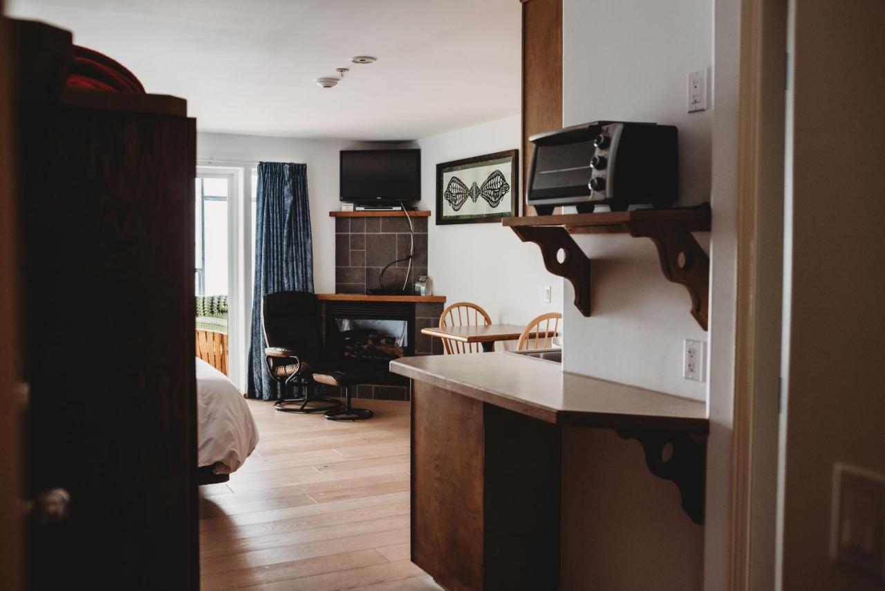 The Oceanfront Hotel Sointula Екстер'єр фото