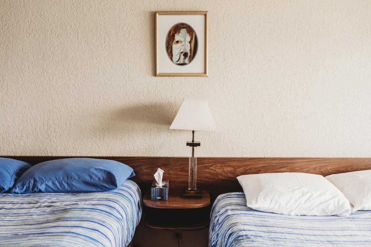 The Oceanfront Hotel Sointula Екстер'єр фото