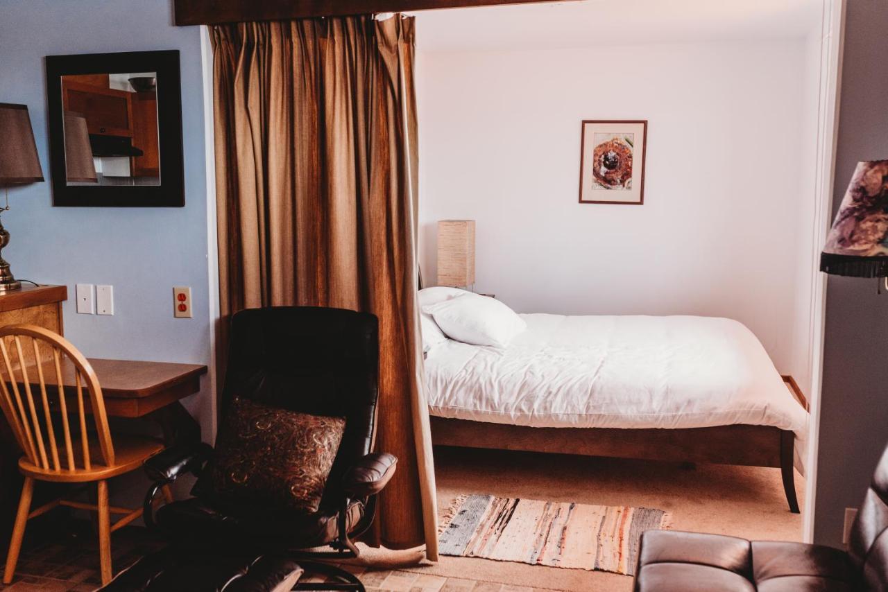 The Oceanfront Hotel Sointula Екстер'єр фото